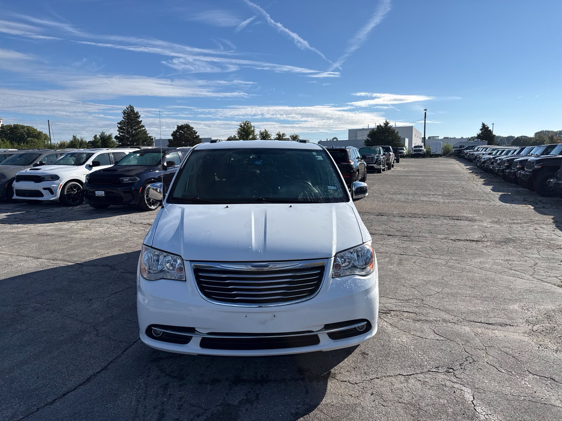 Used 2015 Chrysler Town & Country Touring-L w/ Driver Convenience Group FWD image 2