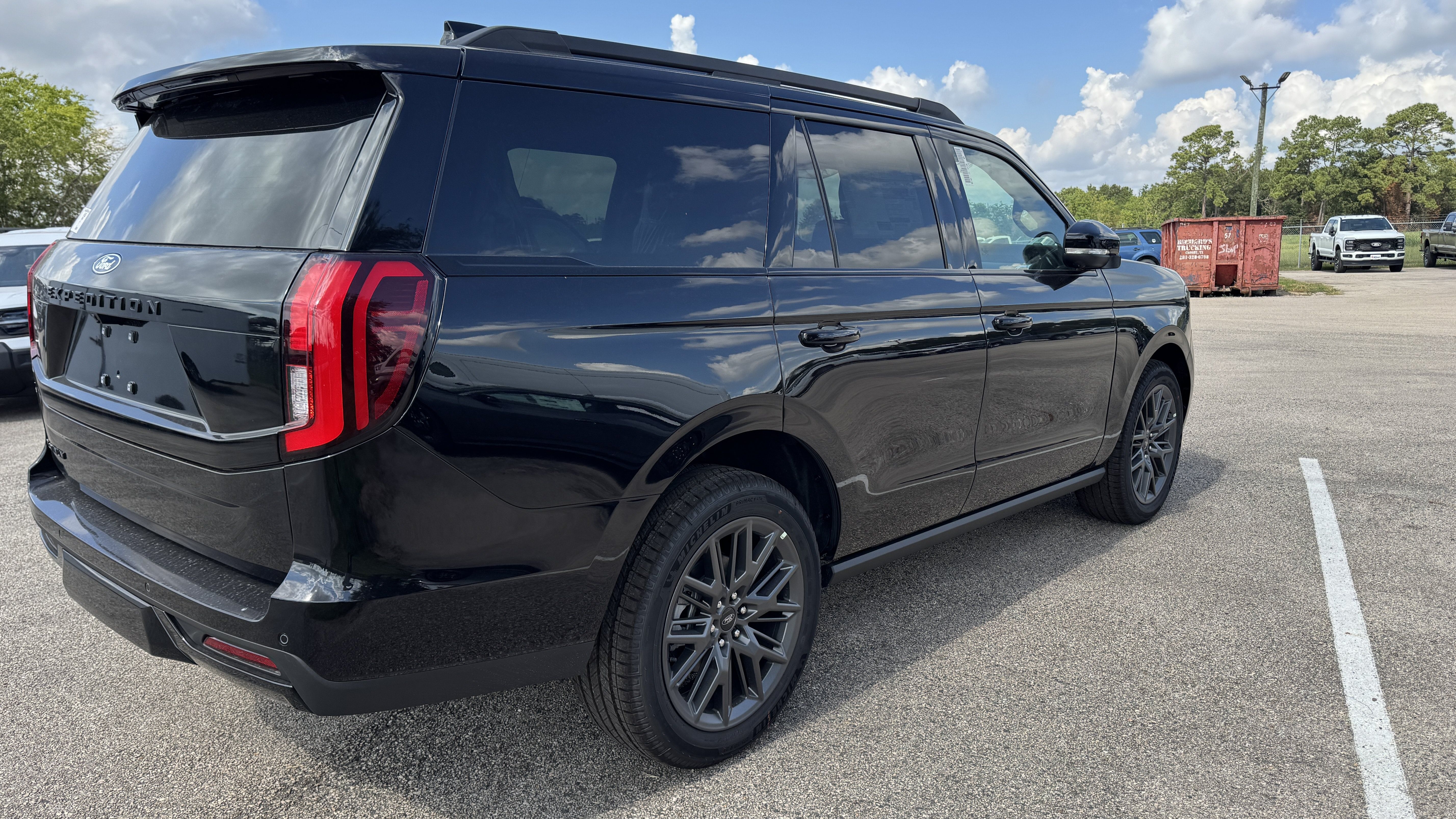 New 2027 Ford Expedition Platinum w/ Stealth Appearance Package AWD/4WD image 2