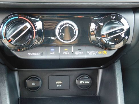 Used 2023 Hyundai Kona SE FWD image 13