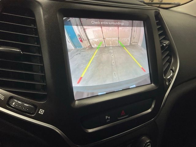 Used 2020 Jeep Cherokee Trailhawk w/ Cold Weather Group AWD/4WD image 13