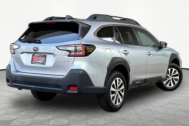 Used 2024 Subaru Outback Premium AWD/4WD image 13