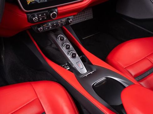 Used 2019 Ferrari Portofino RWD image 34