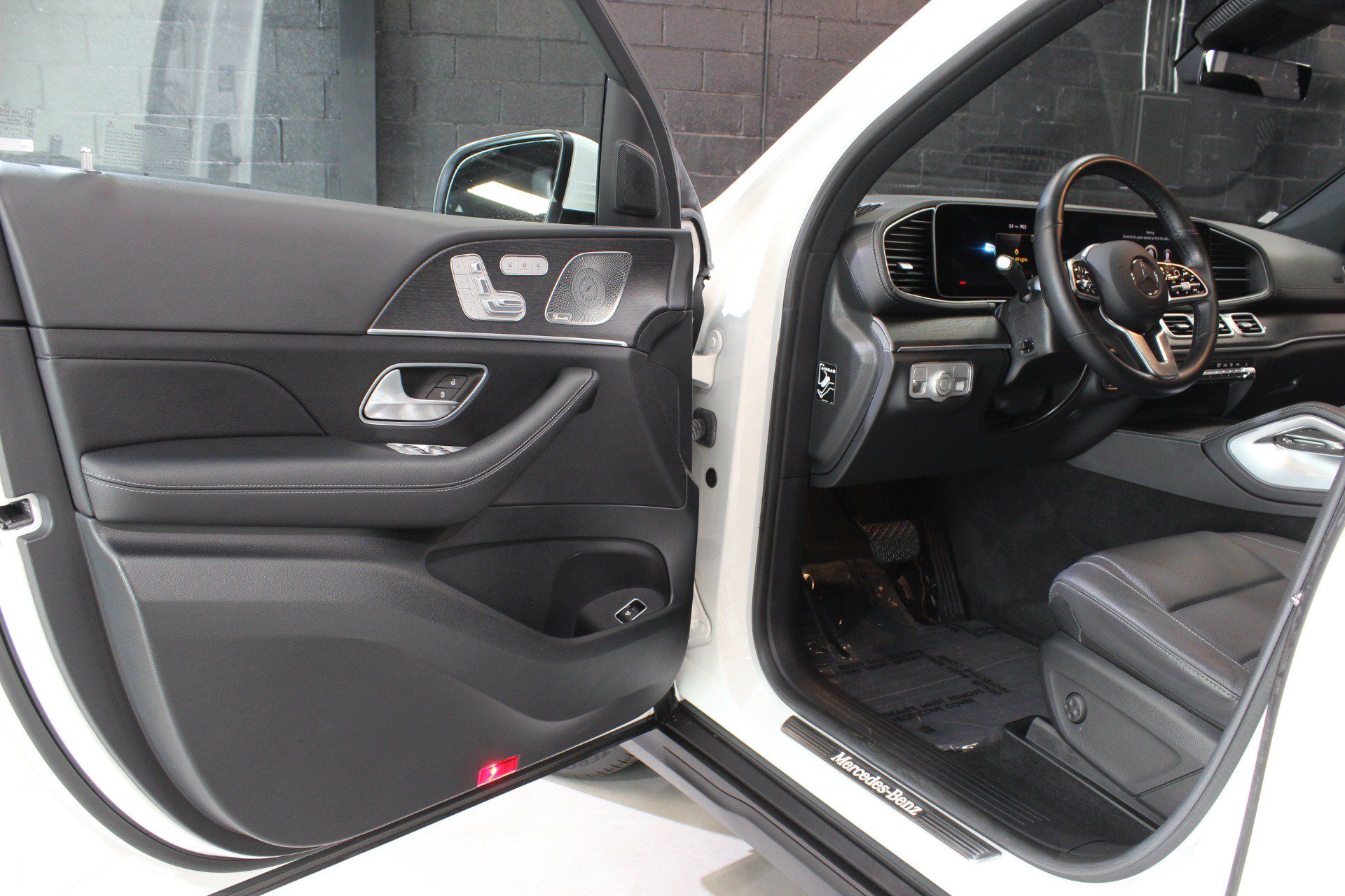 Used 2023 Mercedes-Benz GLS 450 4MATIC image 30