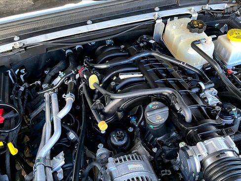 Used 2023 Jeep Gladiator Sport AWD/4WD image 33