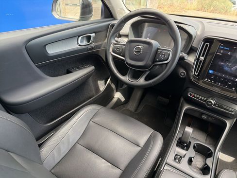 Used 2025 Volvo XC40 B5 Core AWD/4WD image 12