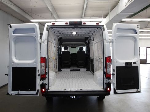 Used 2024 RAM ProMaster 2500 w/ Convenience Group FWD image 19