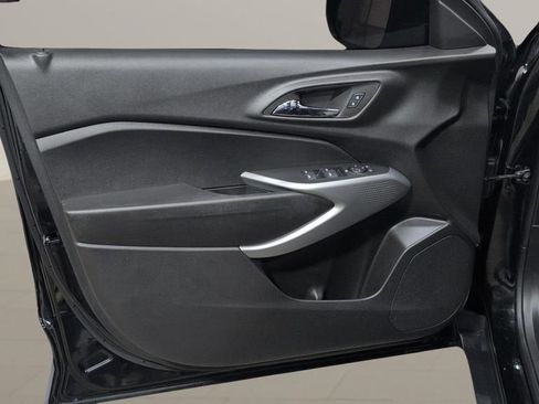 Used 2024 Chevrolet Trax RS FWD image 7