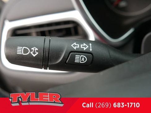 Used 2021 Chevrolet Equinox LT FWD image 25