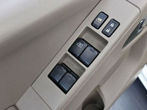 Used 2015 Nissan Frontier SV image 18