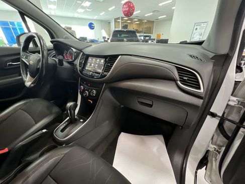 Used 2019 Chevrolet Trax LT w/ LT Convenience Package image 29