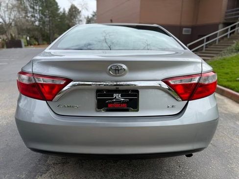 Used 2017 Toyota Camry LE image 6
