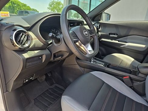 Used 2024 Nissan Kicks SR w/ SR Premium Package FWD image 37