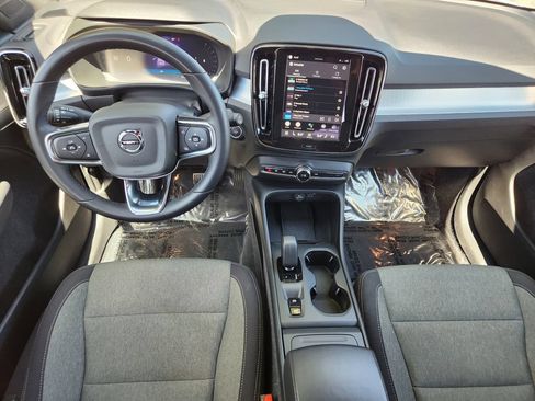 Used 2024 Volvo XC40 B5 Core AWD/4WD image 16