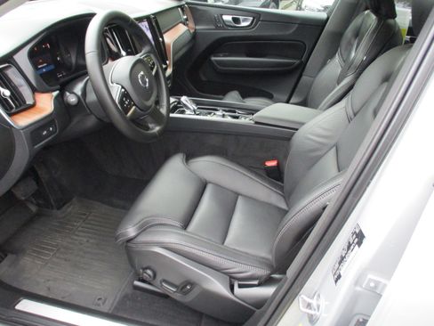 Used 2024 Volvo XC60 T8 Ultimate w/ Protection Package Premier AWD/4WD image 11