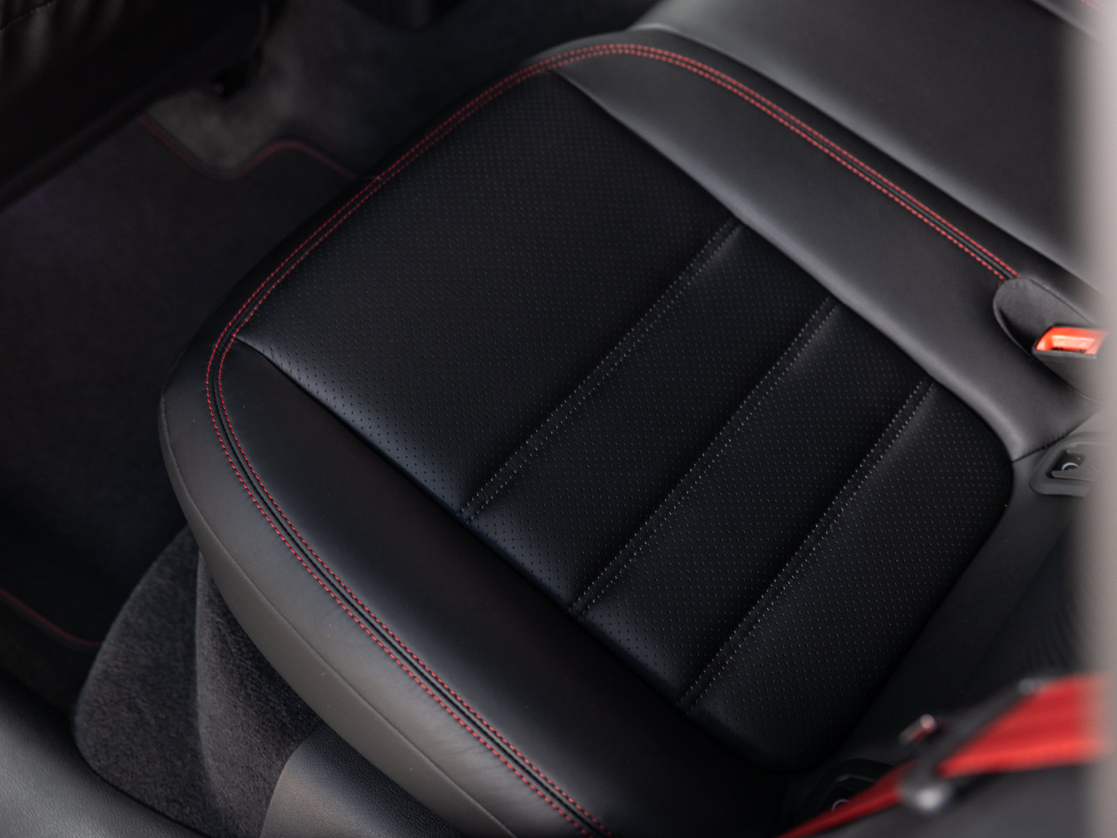 Certified 2026 Porsche Macan GTS AWD/4WD image 11
