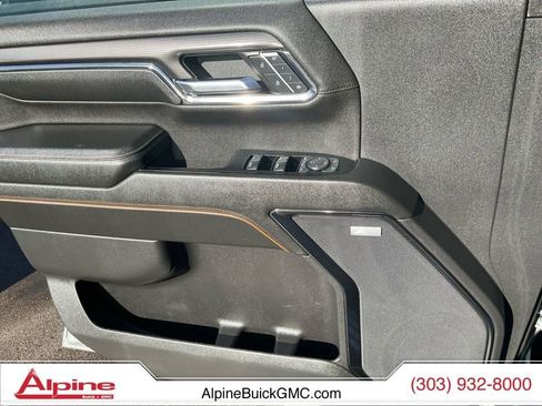 Used 2024 GMC Sierra 2500 AT4 w/ AT4 Preferred Package AWD/4WD image 19