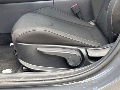 Used 2025 Hyundai Elantra Sport image 25