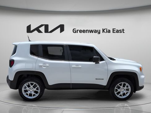 Used 2023 Jeep Renegade Latitude AWD/4WD image 5
