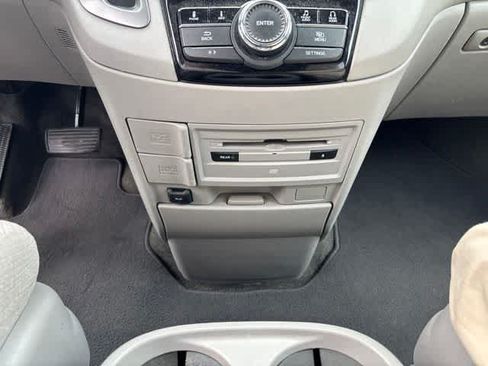 Used 2016 Honda Odyssey SE image 18