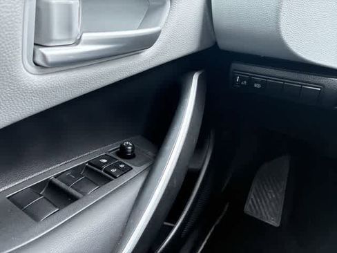 Used 2022 Toyota Corolla SE FWD image 38