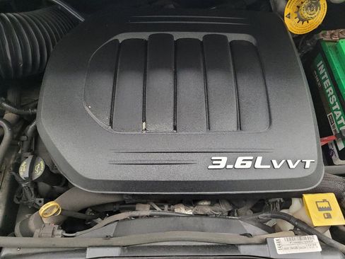 Used 2016 Dodge Grand Caravan SE FWD image 30