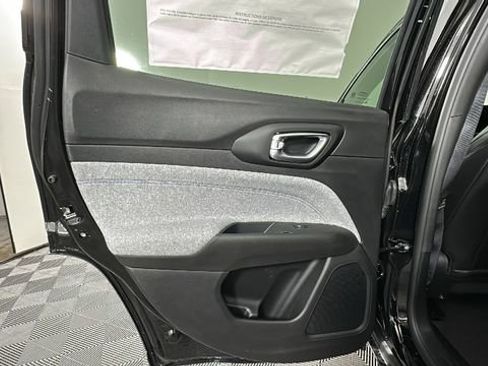 New 2026 Jeep Compass Latitude image 11