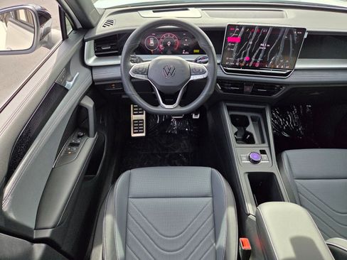 New 2026 Volkswagen Tiguan SE R-Line FWD image 9