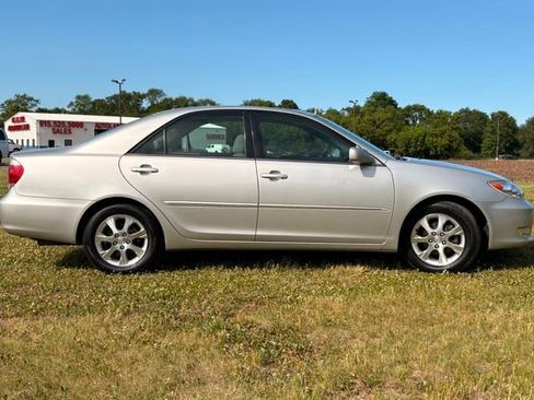Used 2005 Toyota Camry XLE FWD image 7
