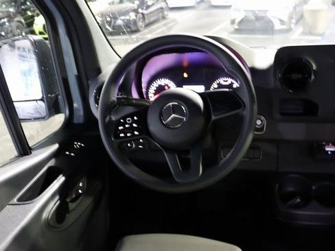 Used 2023 Mercedes-Benz Sprinter 2500 image 17