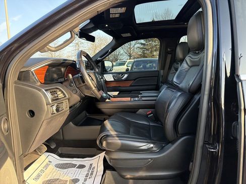Used 2019 Lincoln Navigator L Reserve image 11