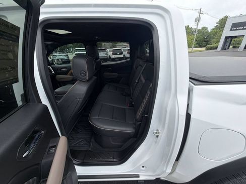 Used 2024 GMC Canyon Denali AWD/4WD image 23
