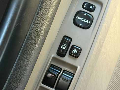 Used 2004 Toyota 4Runner Sport AWD/4WD image 25