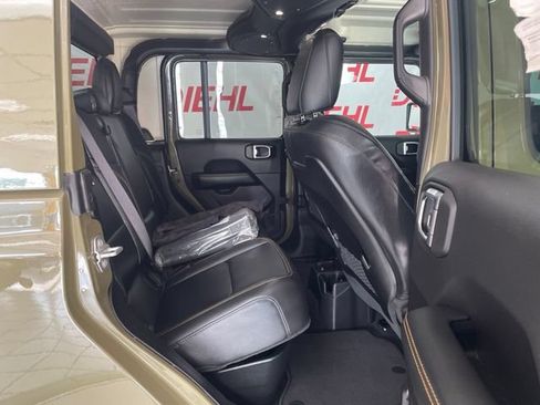 Used 2025 Jeep Gladiator Sport AWD/4WD image 7
