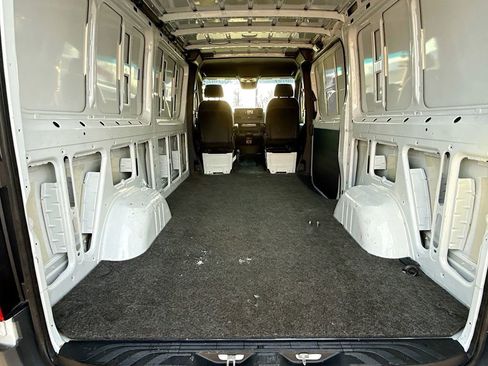 Used 2022 Mercedes-Benz Sprinter 2500 image 25