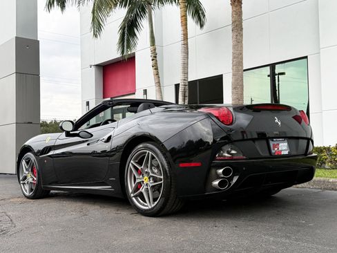 Used 2013 Ferrari California image 13