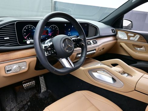 Used 2025 Mercedes-Benz GLS 450 4MATIC image 13