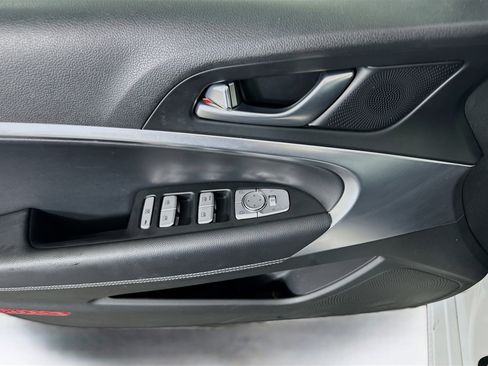 Used 2025 Genesis G70 2.5T image 15