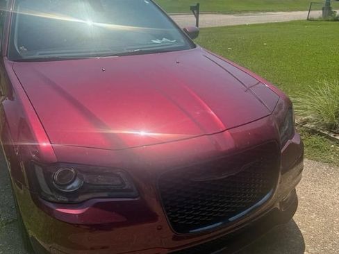 Used 2023 Chrysler 300 Touring L w/ Popular Equipment Group RWD image 4