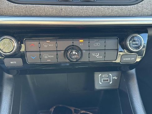 Used 2024 Jeep Compass Latitude image 26