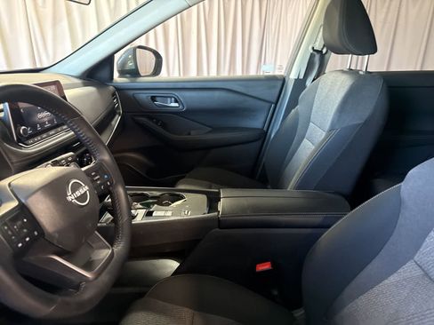 Used 2025 Nissan Rogue SV image 19