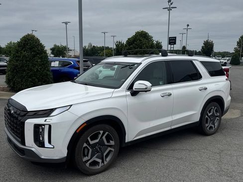Used 2024 Hyundai Palisade Limited FWD image 2