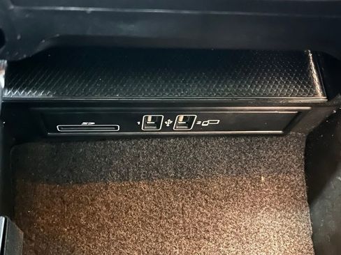 Used 2018 Mercedes-Benz C 300 Sedan image 14