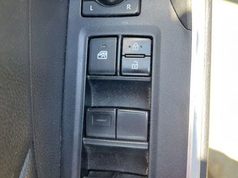 Used 2020 Toyota RAV4 LE w/ All Weather Liner Package AWD/4WD image 17