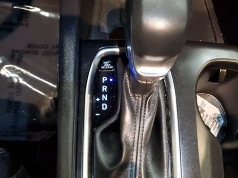 Used 2020 Hyundai Santa Fe SEL w/ Convenience + Premium Package FWD image 25