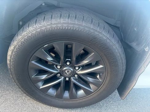 Used 2022 Lexus GX 460 Premium w/ Premium Package AWD/4WD image 9