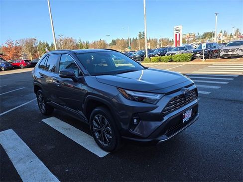 Used 2022 Toyota RAV4 Limited image 4