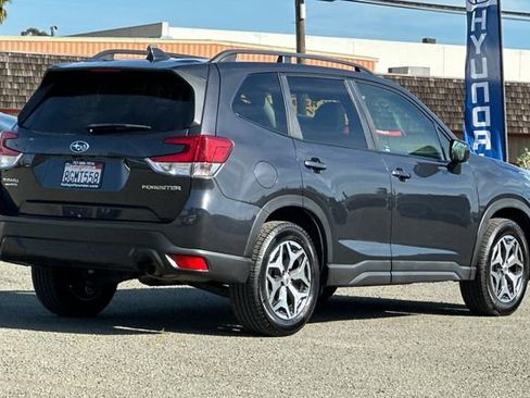 Used 2019 Subaru Forester Premium image 5