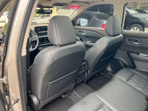 Certified 2023 Nissan Rogue Platinum w/ Platinum Premium Package AWD/4WD image 11