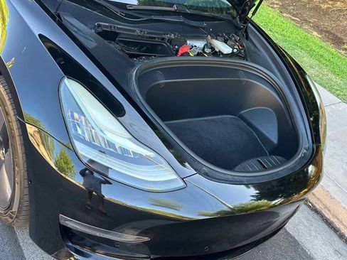 Used 2018 Tesla Model 3 Long Range RWD image 54