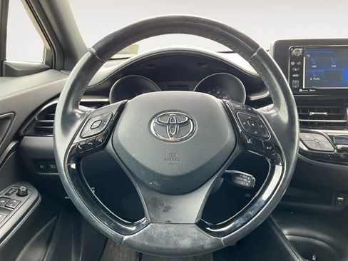 Used 2018 Toyota C-HR XLE FWD image 14